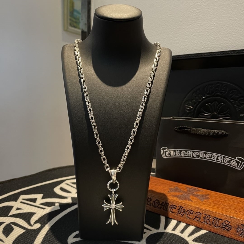 Ch*0me He**ts necklaces